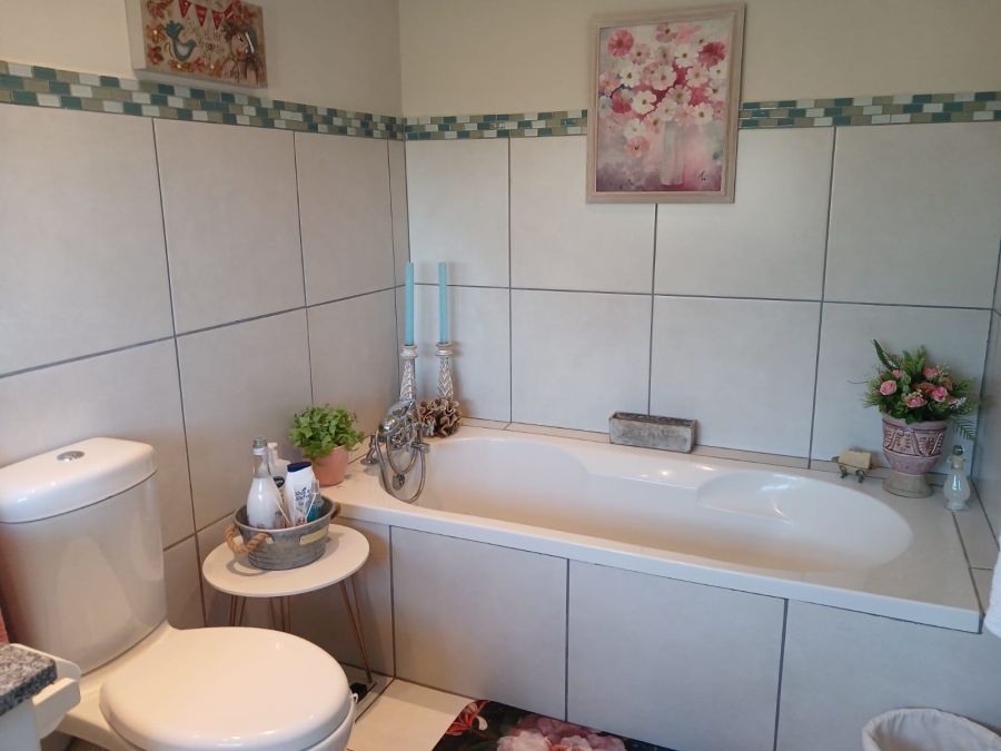 3 Bedroom Property for Sale in Stilbaai Wes Western Cape